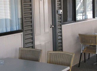 Surf Motel - Foster Accommodation 1