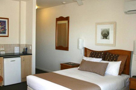 Yamba Beach Motel - Foster Accommodation 0