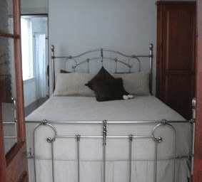 The Heritage Guest House - Foster Accommodation 3