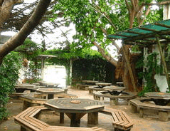 Monarch Motel Hotel - Foster Accommodation 1