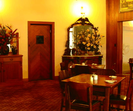 Monarch Motel Hotel - Foster Accommodation 2