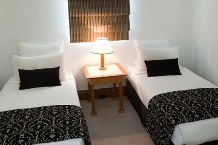 The Inchcolm Hotel - Foster Accommodation 1