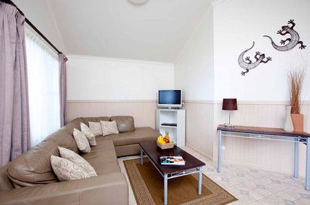 Blue Dolphin Resort & Holiday Park - Foster Accommodation 5