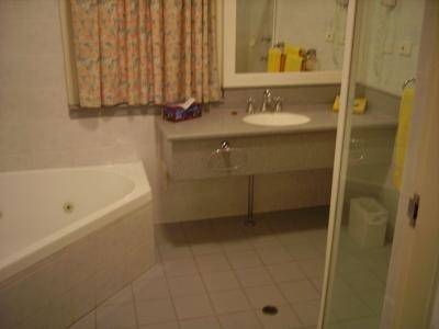 Monarch Motel Hotel - Foster Accommodation 6