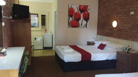 AA Hilldrop Motor Inn - Foster Accommodation 3