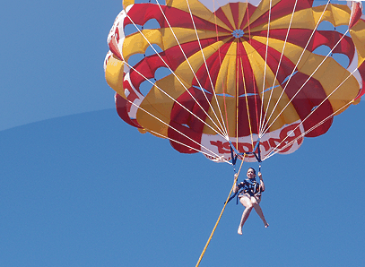 Parasailing at Mill Point - Foster Accommodation