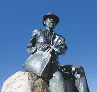 Paddy Hannans Statue - Foster Accommodation