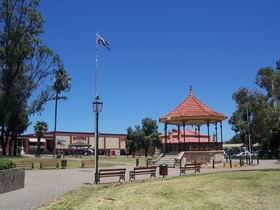 Gladstone Square - Foster Accommodation 0