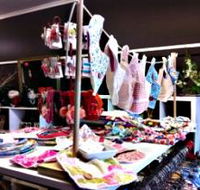 Under The Oak Handmade Gallery and Gifts - Foster Accommodation