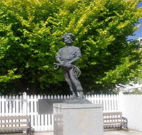 Alexander Cameron Statue - Foster Accommodation