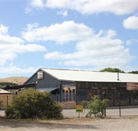 Smiling Samoyed Brewery - Foster Accommodation