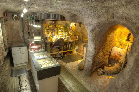 Unique Opal And Diamond Mine  - The Underground Opal Mine - Foster Accommodation 1