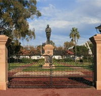 Dalby War Memorial and Gates - Foster Accommodation