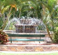 Bauer and Wiles Memorial Fountain - Foster Accommodation