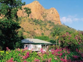 Castle Hill - Foster Accommodation 0