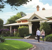 Historical Walk Through Russell Street - Foster Accommodation