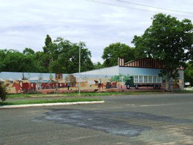 Augathella Murals - Foster Accommodation 0