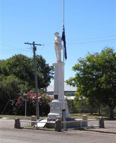 Aramac War Memorial - Foster Accommodation 0