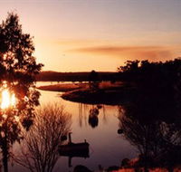 Bundoora Dam - Foster Accommodation