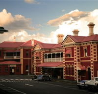Historic Walk Through Mort Estate - Foster Accommodation