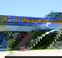 Treasures from the Deep - Opal and Shell Museum - Foster Accommodation