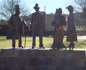 Dad, Dave, Mum And Mabel - Foster Accommodation 3