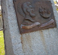 Thunderbolt's Statue and Constable Walker Memorial - Foster Accommodation