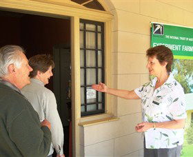Experiment Farm Cottage - Foster Accommodation 5