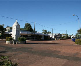 Barcaldine War Memorial Clock - Foster Accommodation 1