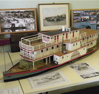 Wentworth Model Paddlesteamer Display - Foster Accommodation