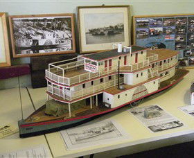 Wentworth Model Paddlesteamer Display - Foster Accommodation 0