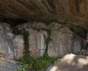 Nanguluwur Rock Art Site And Walk - Foster Accommodation 1