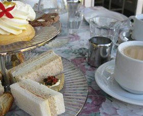 Afternoon Tea At Burnett House - Foster Accommodation 2