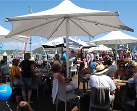 Live Entertainment At Magnetic Island - Foster Accommodation 2