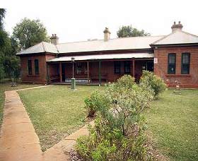 Museum Under The Bridge - Foster Accommodation 0