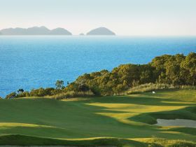 Hamilton Island Golf Club - Foster Accommodation 1