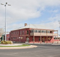 Kellys Rugby Hotel and Bottle Shop - Foster Accommodation