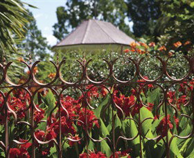 Albury Botanic Gardens - Foster Accommodation 6