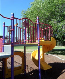 Fadden Pines Playground - Foster Accommodation 2