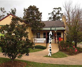 Australian Alpaca Barn - Hunter Valley Gardens - Foster Accommodation 0