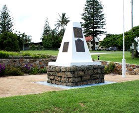 Dunwich War Memorial - Foster Accommodation 0