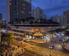 Piazza Surfers Paradise - Foster Accommodation 0