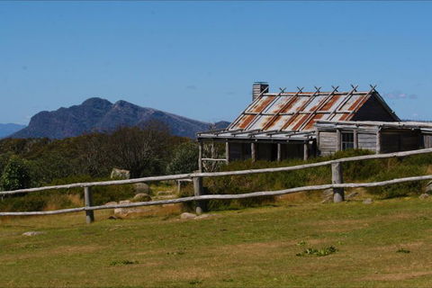 Australis 4WD Adventures - Foster Accommodation 6