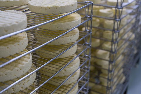 A Sommelier Guided Tour: Thursday Afternoon Wine Gin Cheese & Cocktails - Foster Accommodation 14