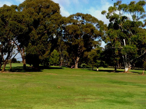 Nathalia Golf Club - Foster Accommodation 2