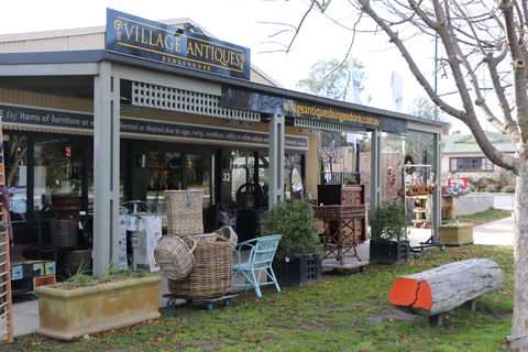 Village Antiques - Foster Accommodation 2