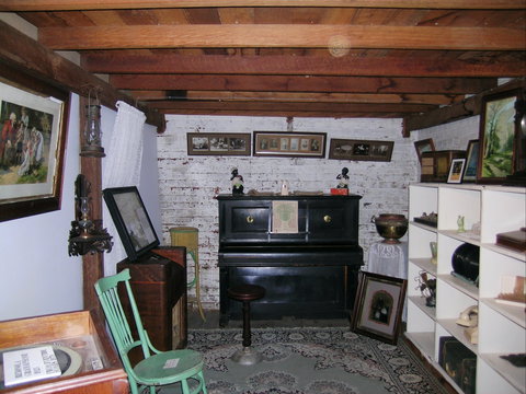 Zara Clark Museum - Foster Accommodation 2