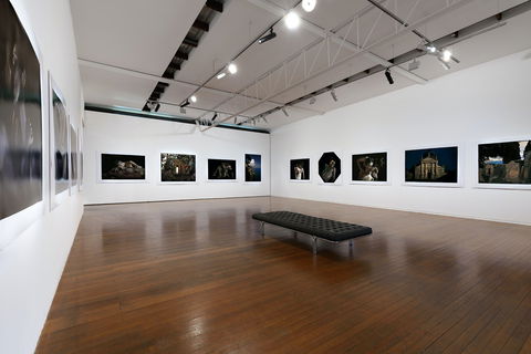 Roslyn Oxley9 Gallery - Foster Accommodation 0