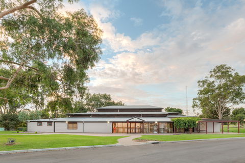 Swan Hill Regional Art Gallery - Foster Accommodation 0