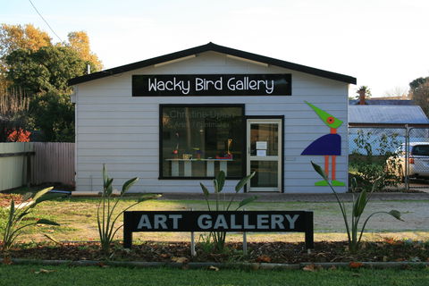 Wacky Bird Gallery - Foster Accommodation 0